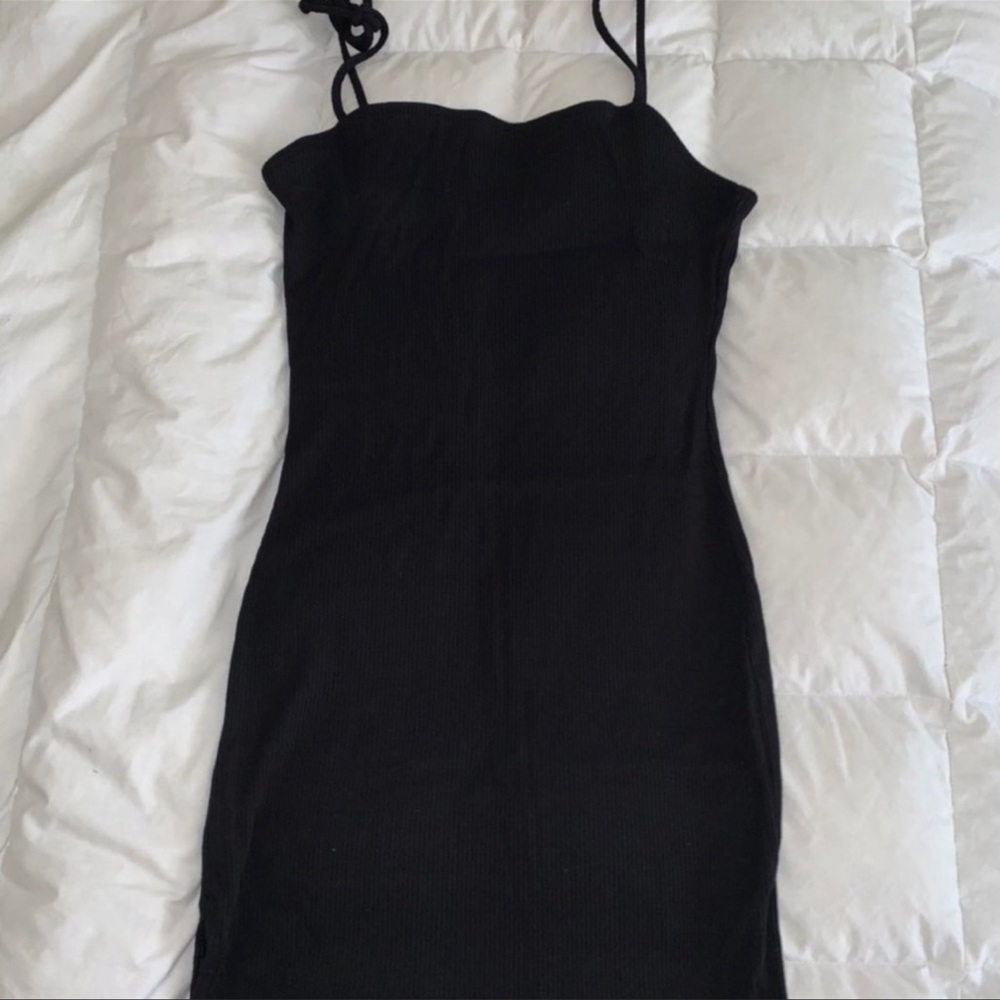 URBAN OUTFITTERS
Finn Ribbed Tie-shoulder Bodycon Mini Dress